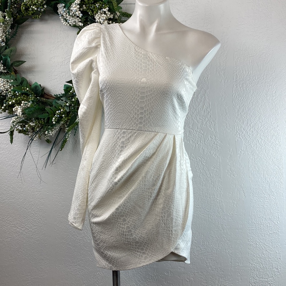DO+BE One-Shoulder White Mini Dress